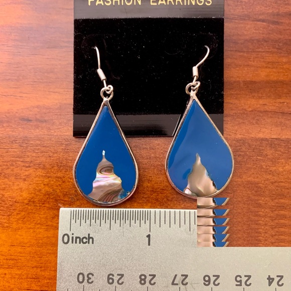 Vintage blue enamel and abalone dangle earrings from Mexico - Picture 8 of 8